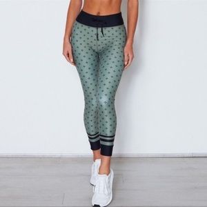 Sarah’s Day x White Fox Active Olive  Leggings L